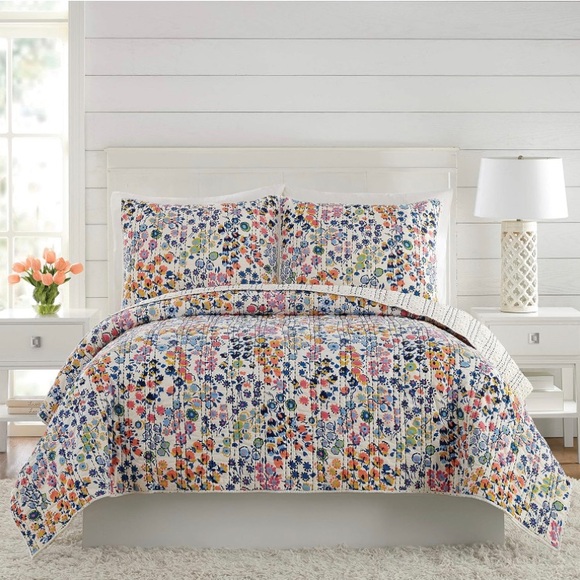 Vera Bradley Floral Queen Quilt Plus 1 Sham. - Picture 1 of 9
